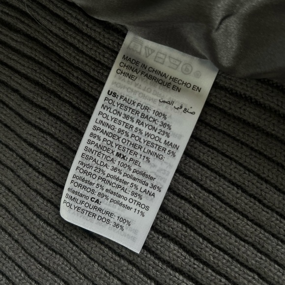 WHBM Womens Faux Fur Super Soft Vest Size Small Gray Collared Full Zip Like New - Picture 4 of 7